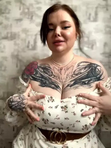 MommyDimitrescu_