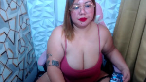 bigtitshotmom