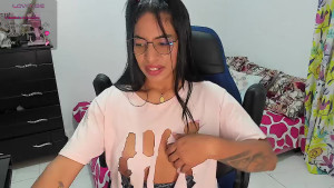 nahomy_hot69