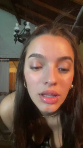 1975Nicole