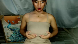 asian_tan_girlkisses