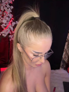 AubrieleRouj1