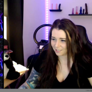 bigtittedtattedlesbian